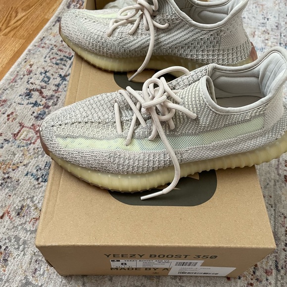 Adidas Yeezy - Picture 2 of 4